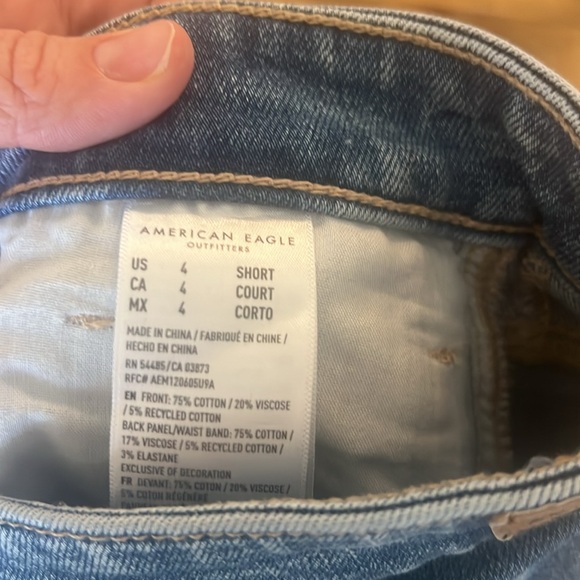 American Eagle Mom Jean, medium blue, 4 short - Picture 4 of 5